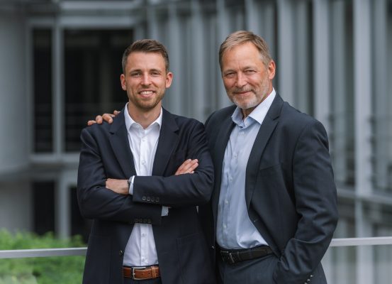 Burkhardt Schröder und Maximilian Schröder von MAX Holzbau mit Portrait
